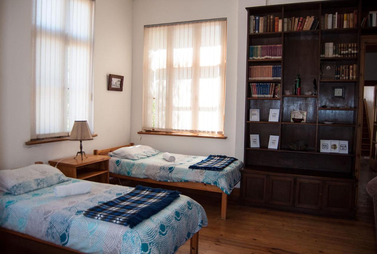 Historical Guesthouse - Self Catering Apartments Luderitz ภายนอก รูปภาพ