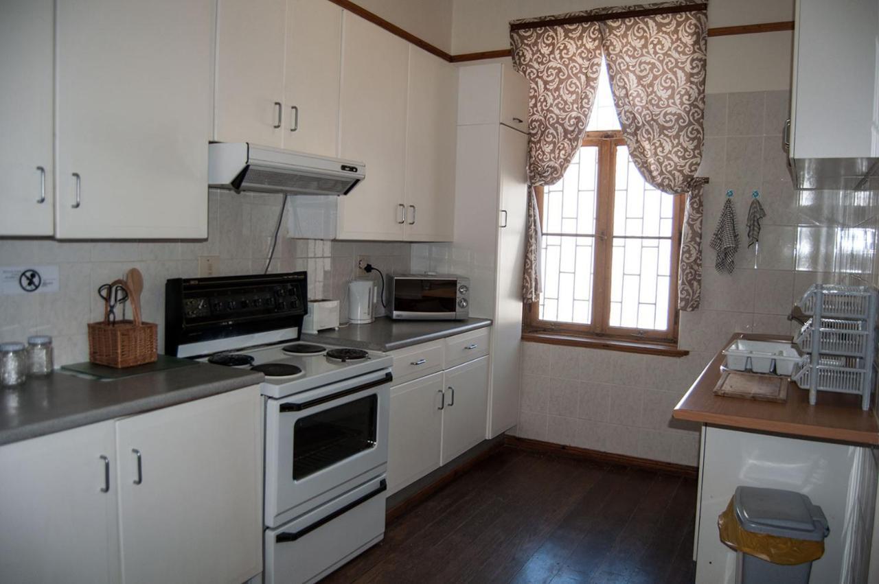 Historical Guesthouse - Self Catering Apartments Luderitz ภายนอก รูปภาพ