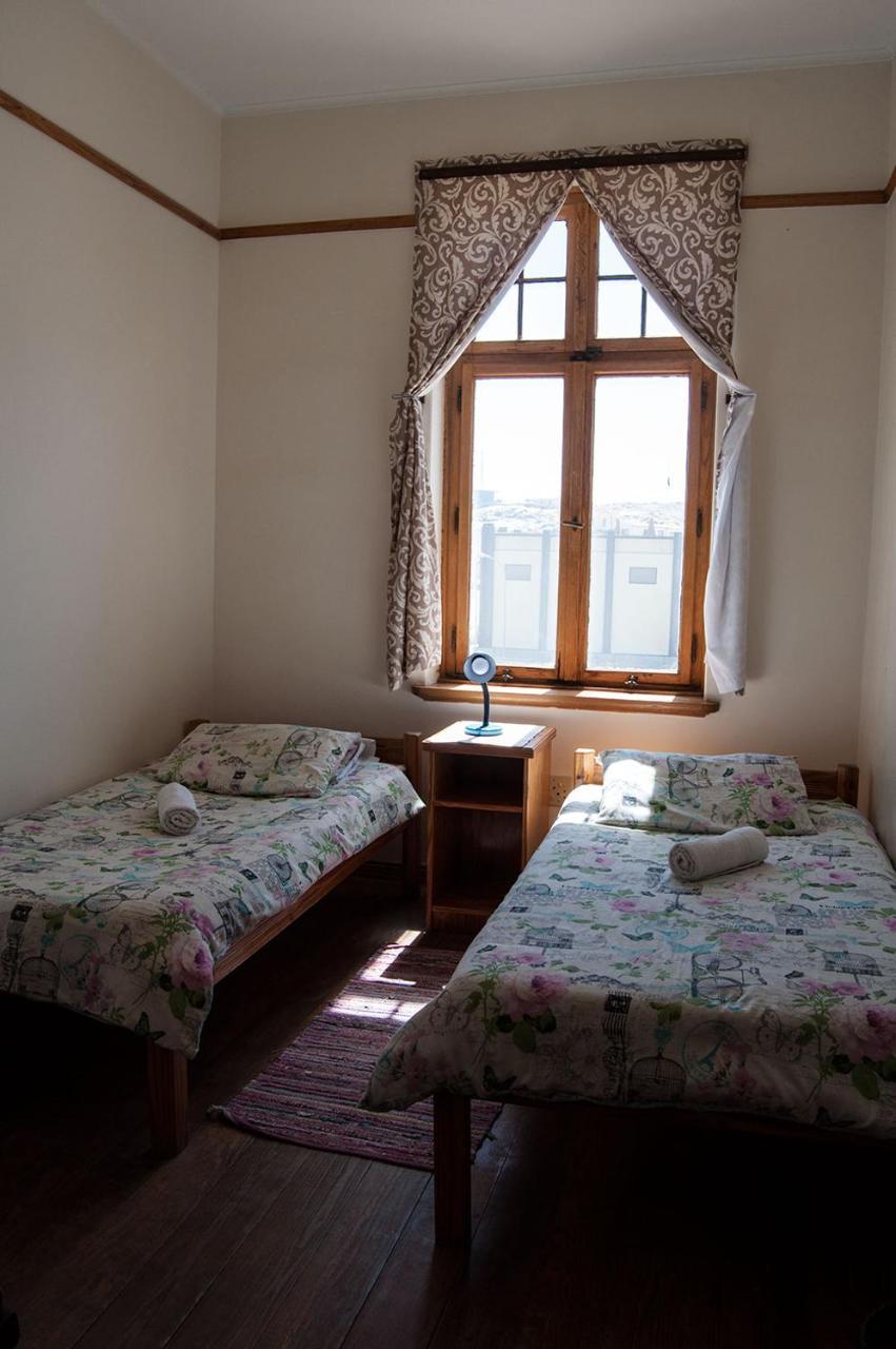 Historical Guesthouse - Self Catering Apartments Luderitz ภายนอก รูปภาพ