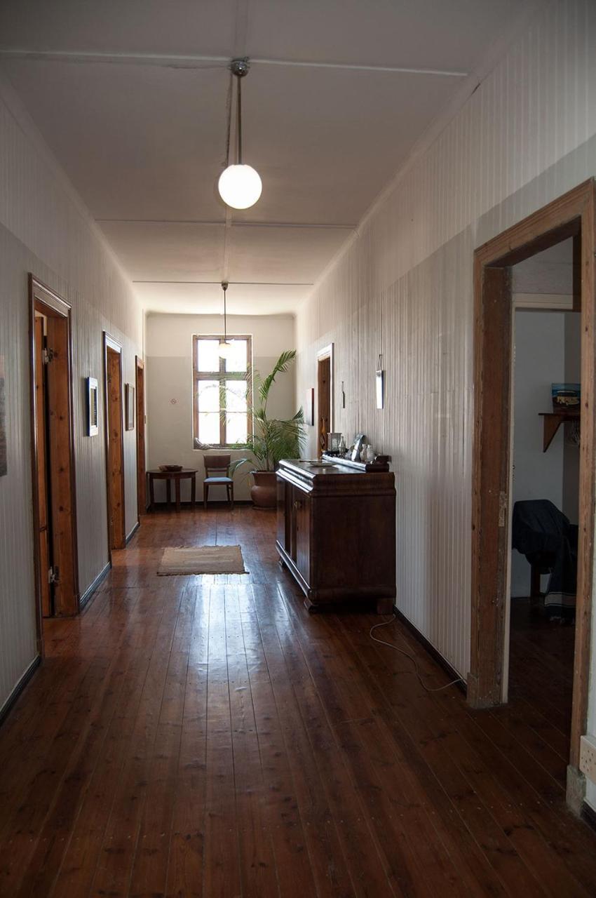 Historical Guesthouse - Self Catering Apartments Luderitz ภายนอก รูปภาพ